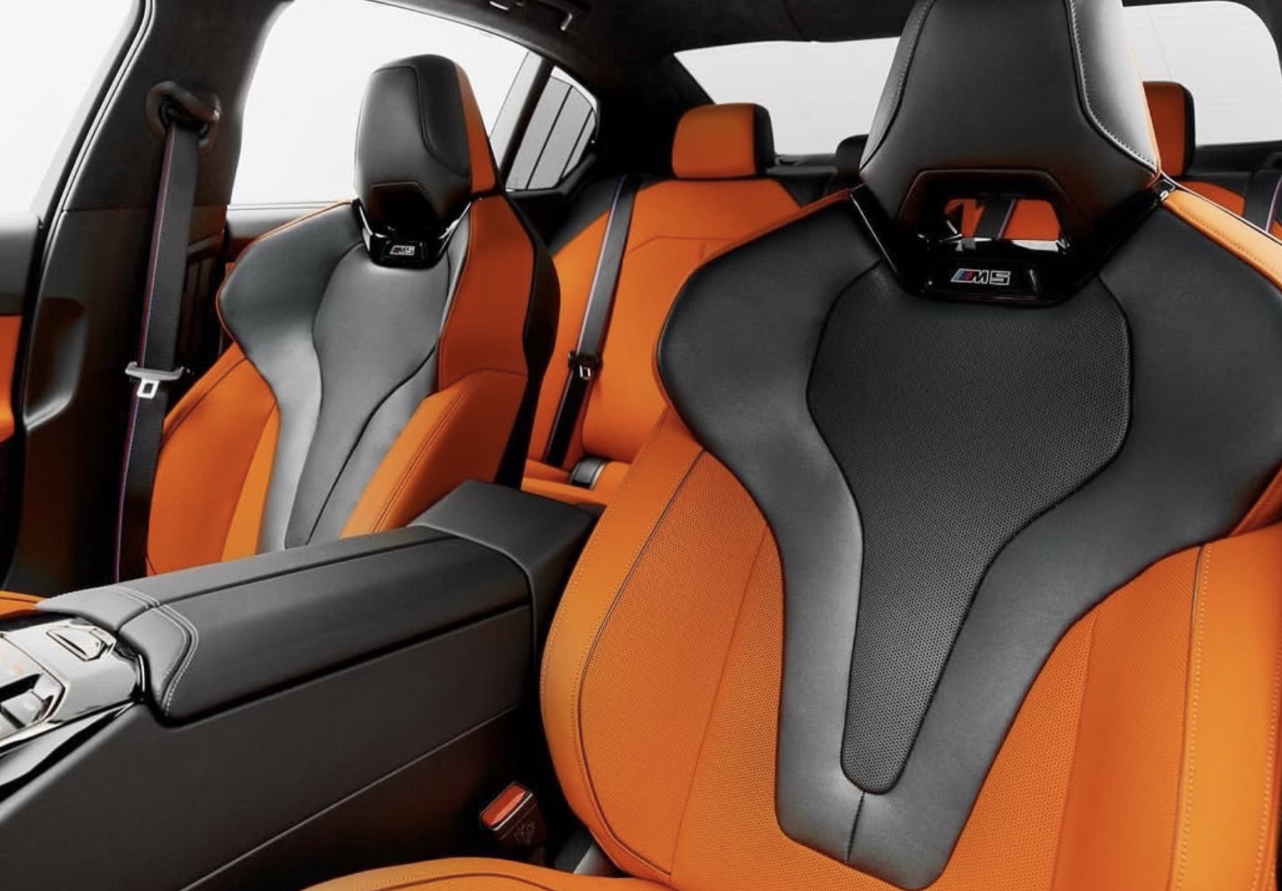 BMW M5 G90 cockpit details