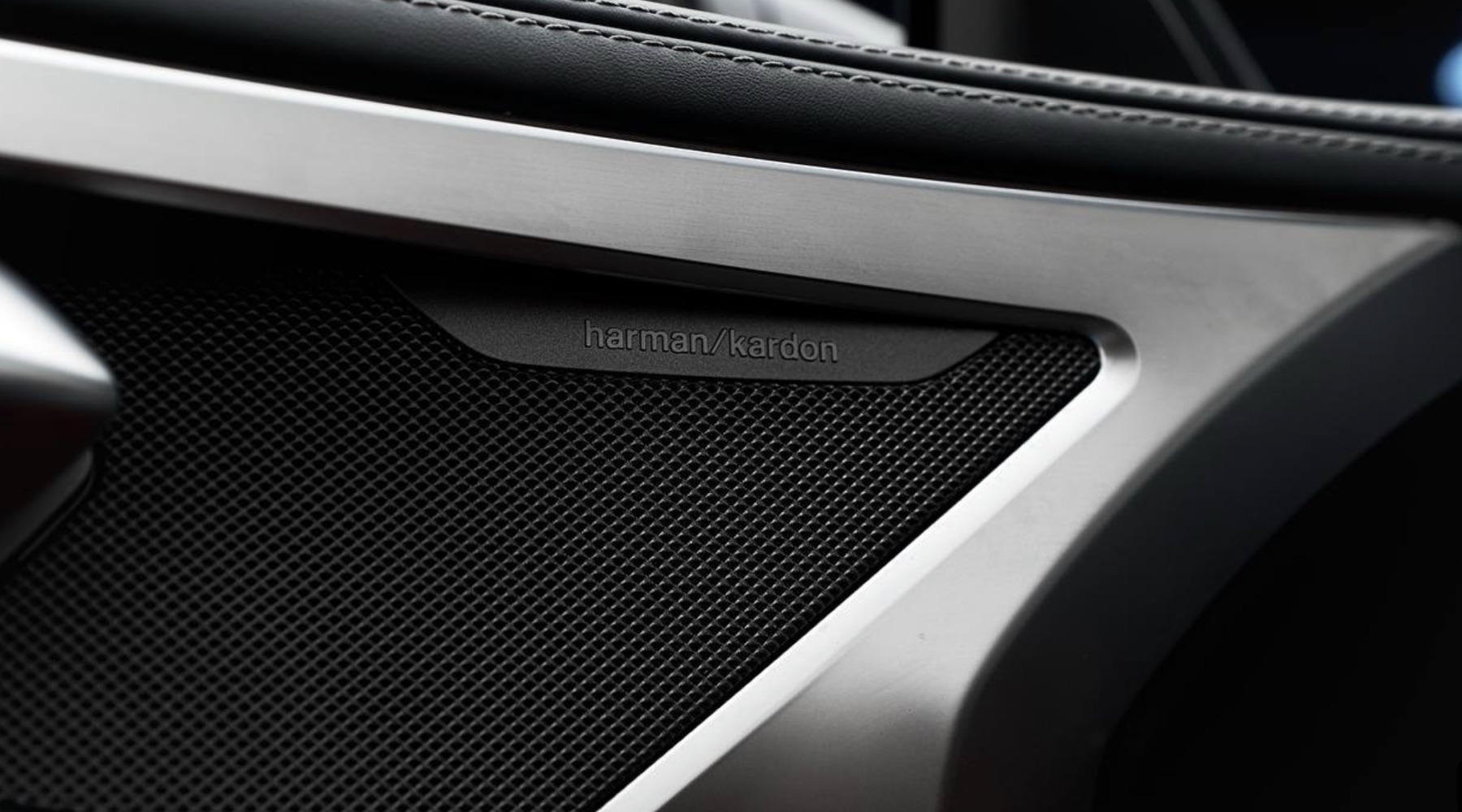 BMW M840i premium audio detail