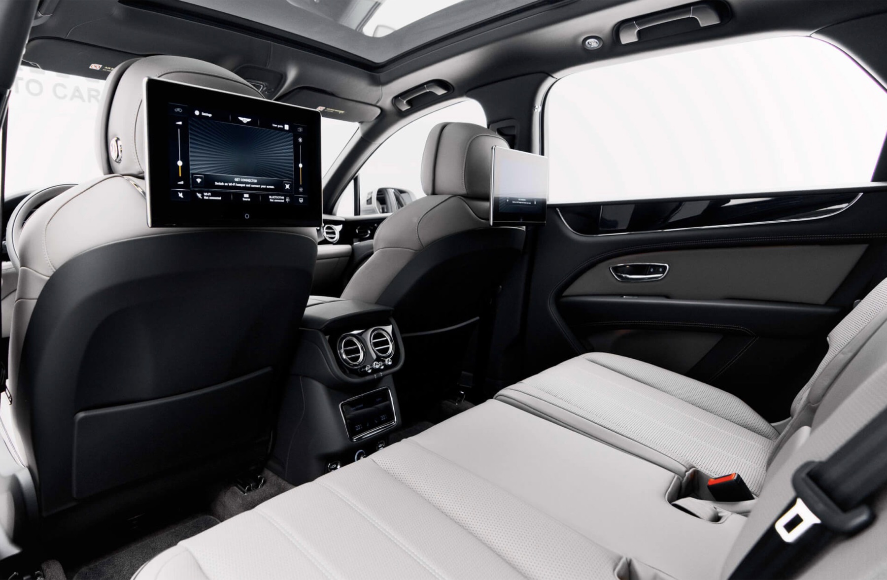 Bentley Bentayga cockpit details