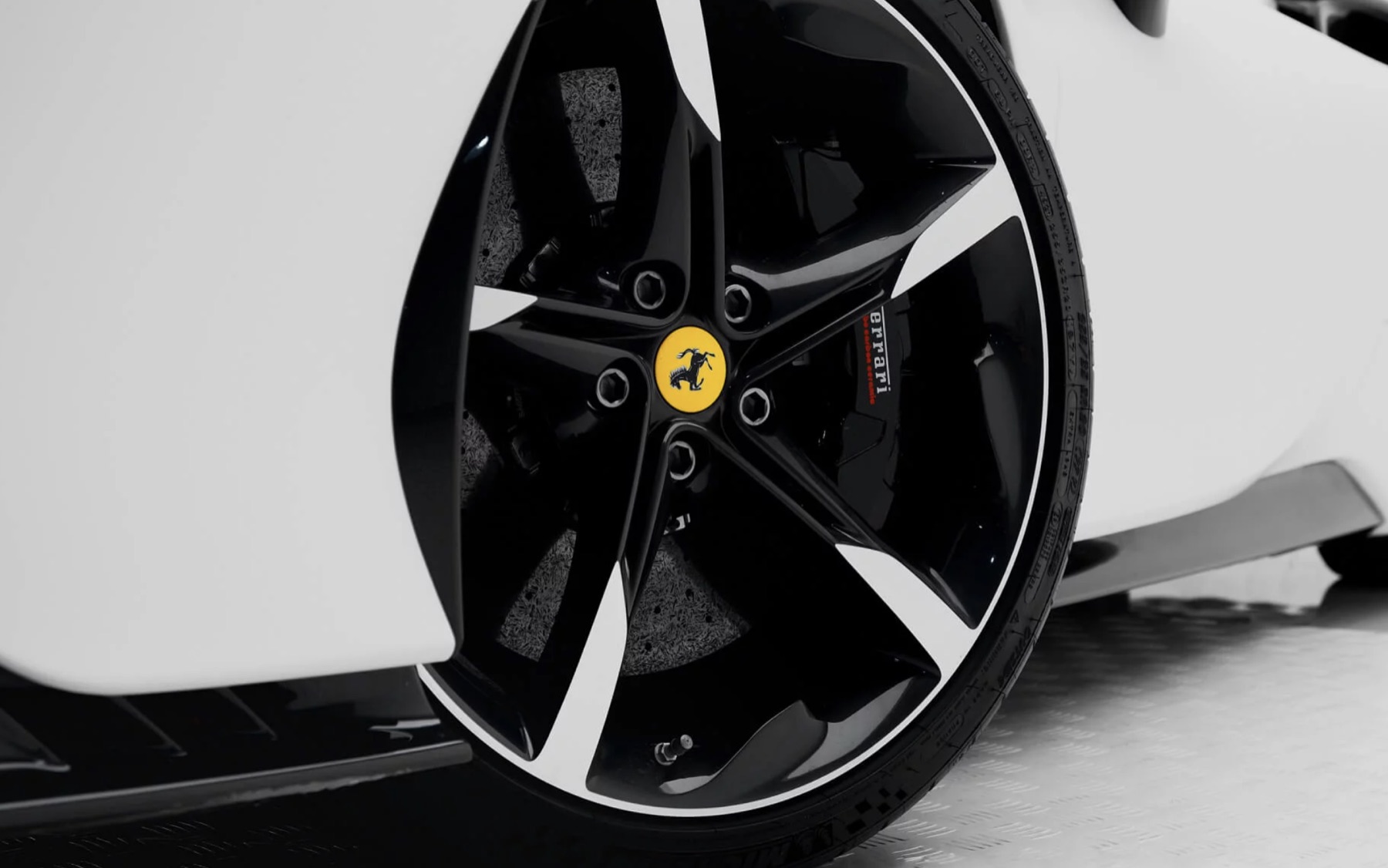 Ferrari SF90 wheel detail