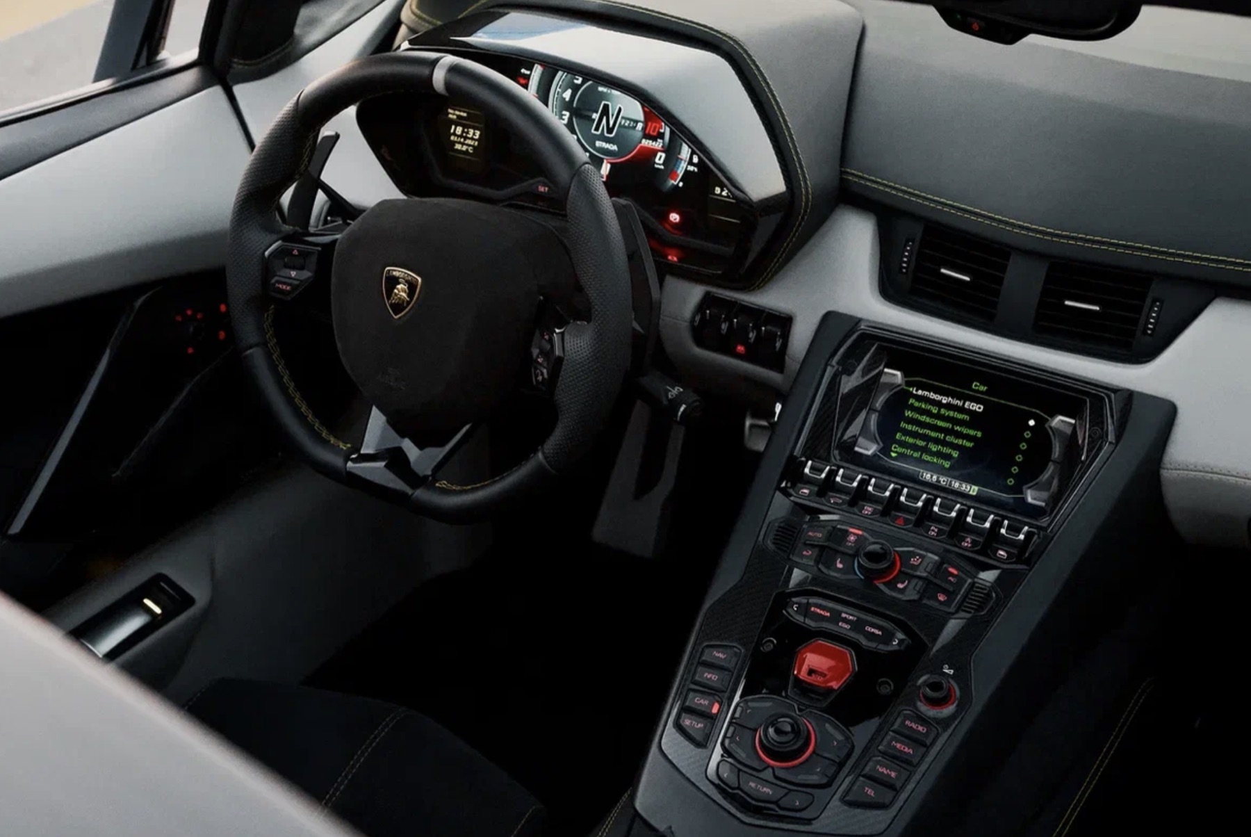 Lamborghini Aventador SV side profile