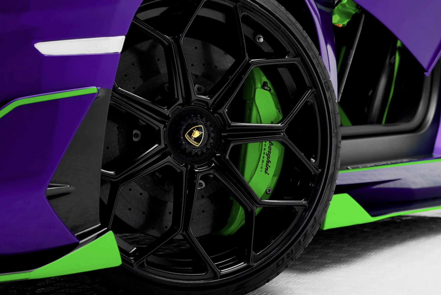 Lamborghini Aventador SVJ cockpit details