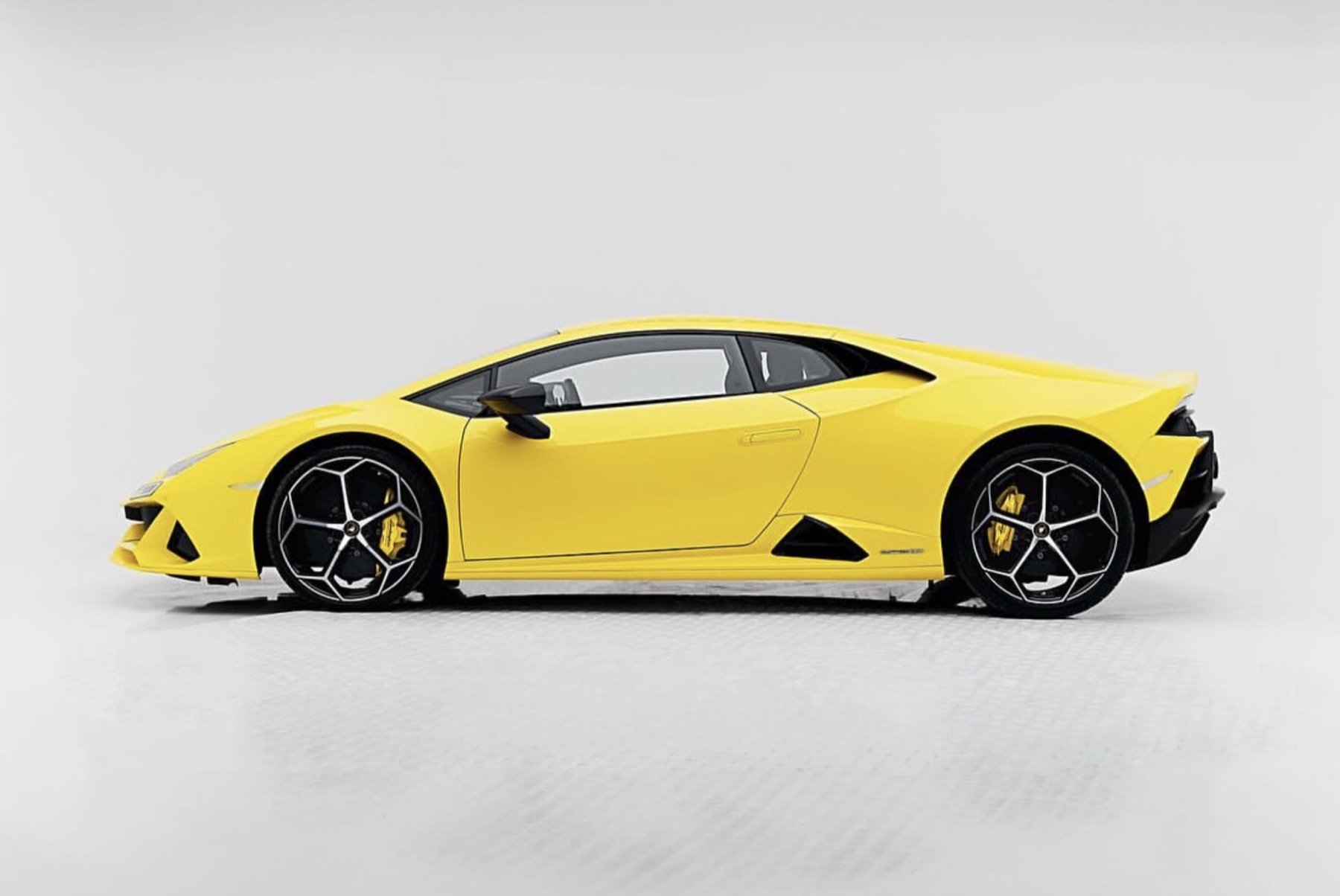 Lamborghini Huracan Evo Coupe side profile