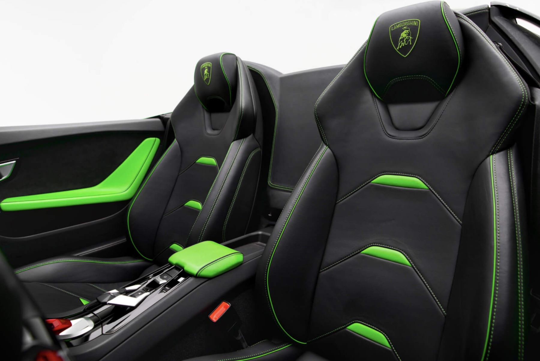 Lamborghini Huracan Evo Spyder cockpit details