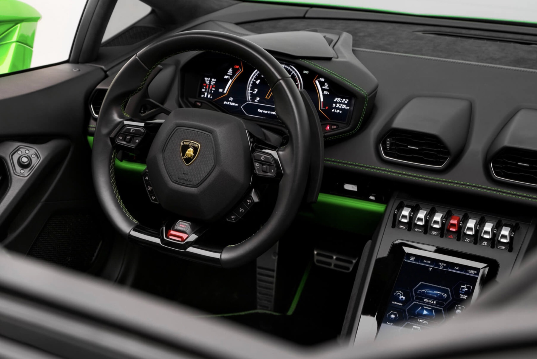 Lamborghini Huracan Evo Spyder cabin details