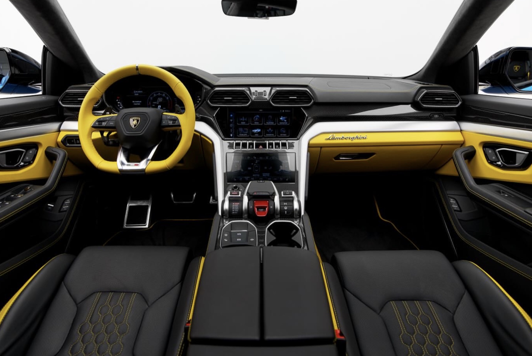 Lamborghini Urus S cockpit details