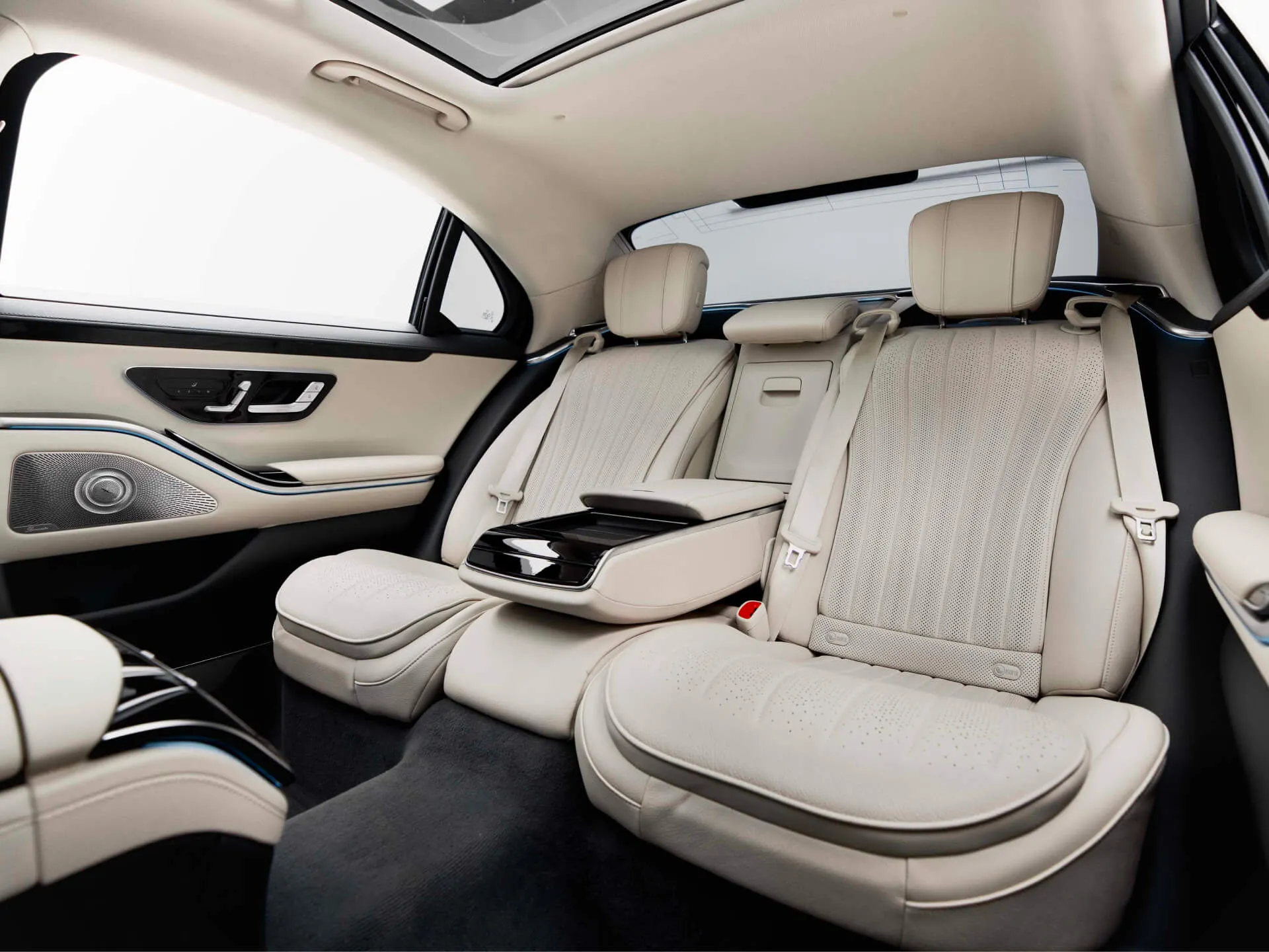 Mercedes-Benz S500 cockpit detail