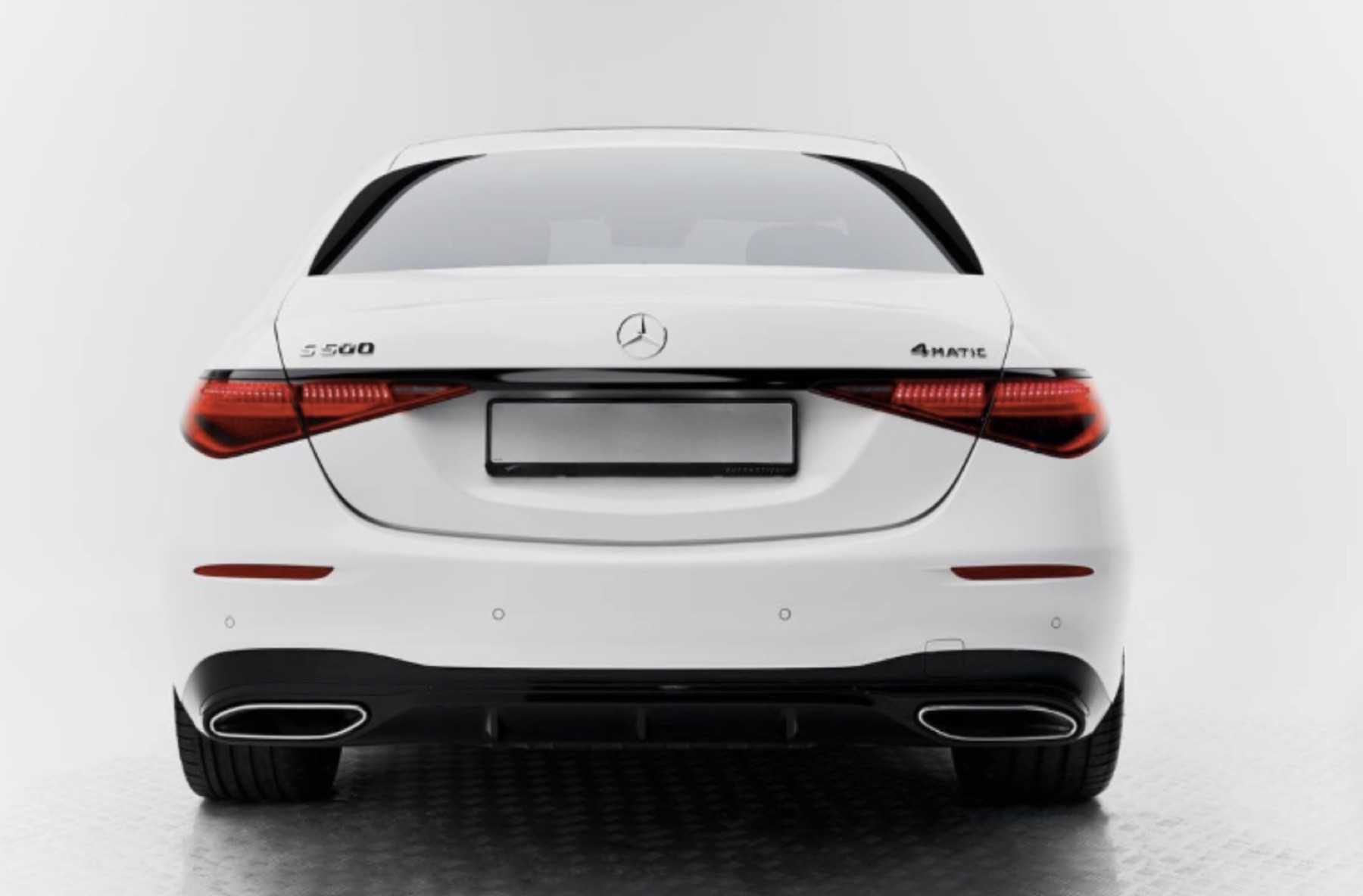 Mercedes-Benz S500 White rear view