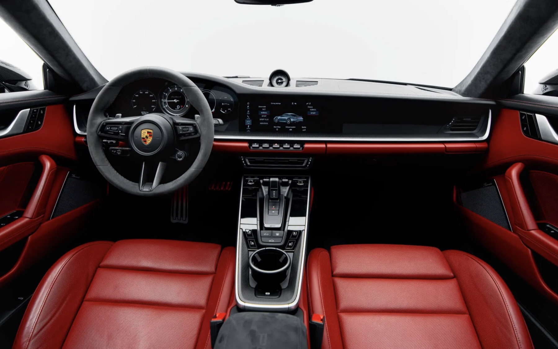 Porsche 911 Turbo S interior panorama