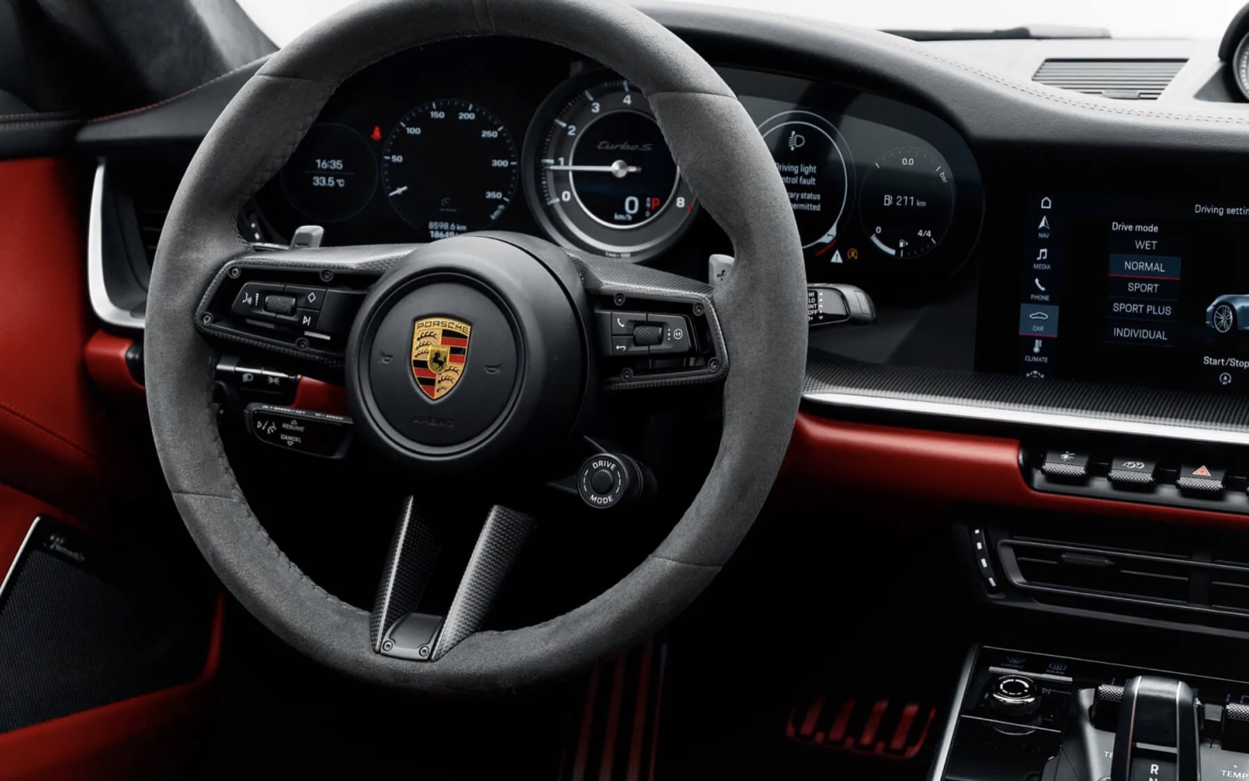 Porsche 911 Turbo S cockpit details