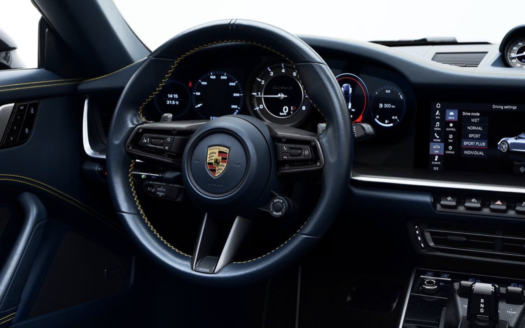 Porsche 911 Turbo S Spyder interior panorama