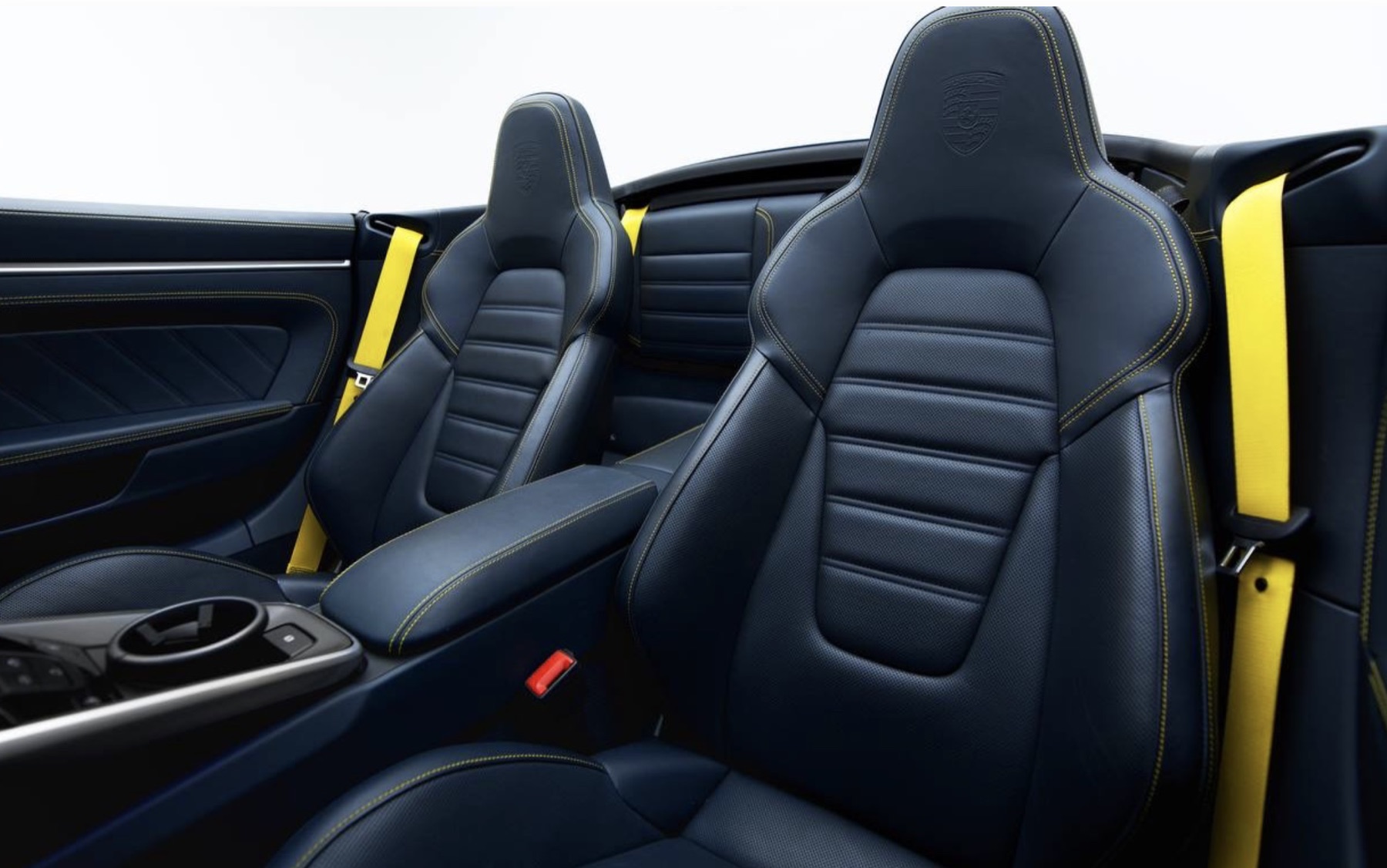 Porsche 911 Turbo S Spyder cockpit details