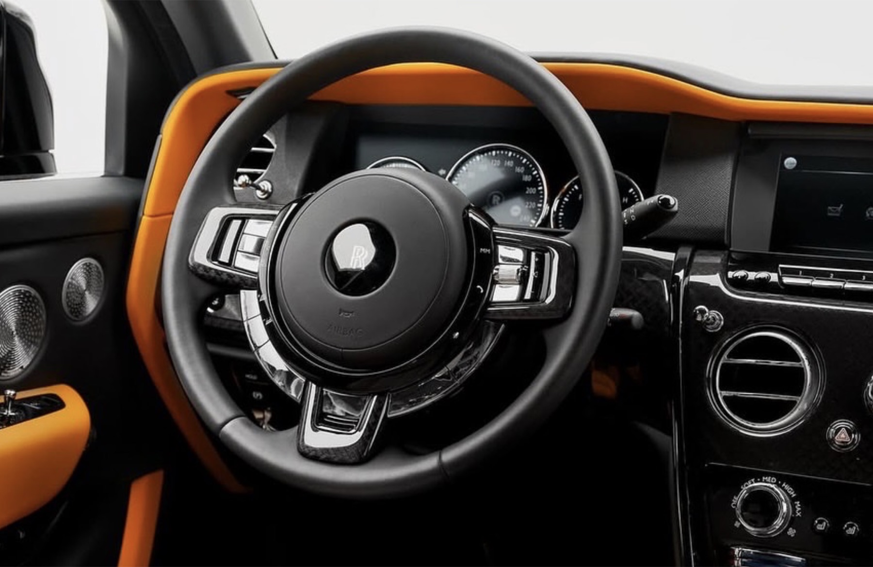 Rolls-Royce Cullinan side profile