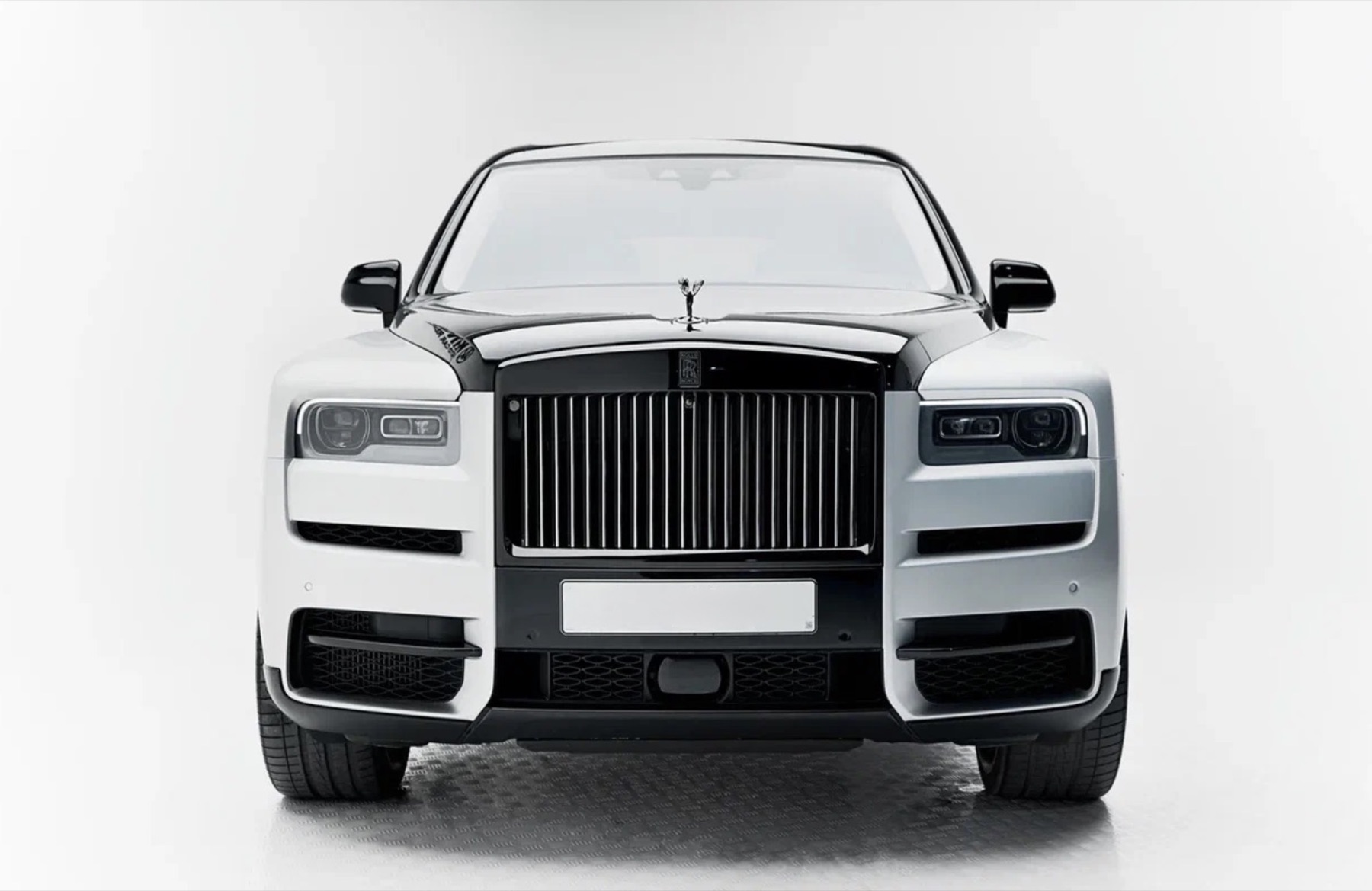 Rolls-Royce Cullinan front view