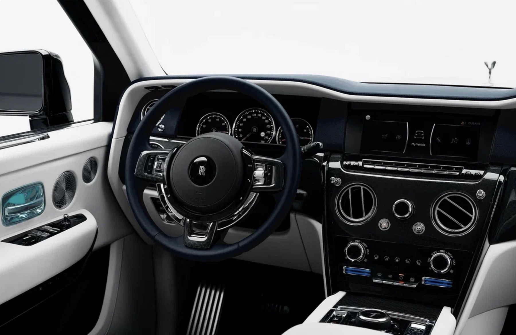 Rolls-Royce Cullinan side profile