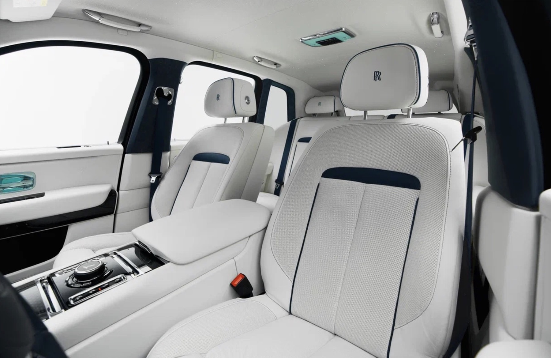 Rolls-Royce Cullinan cockpit details