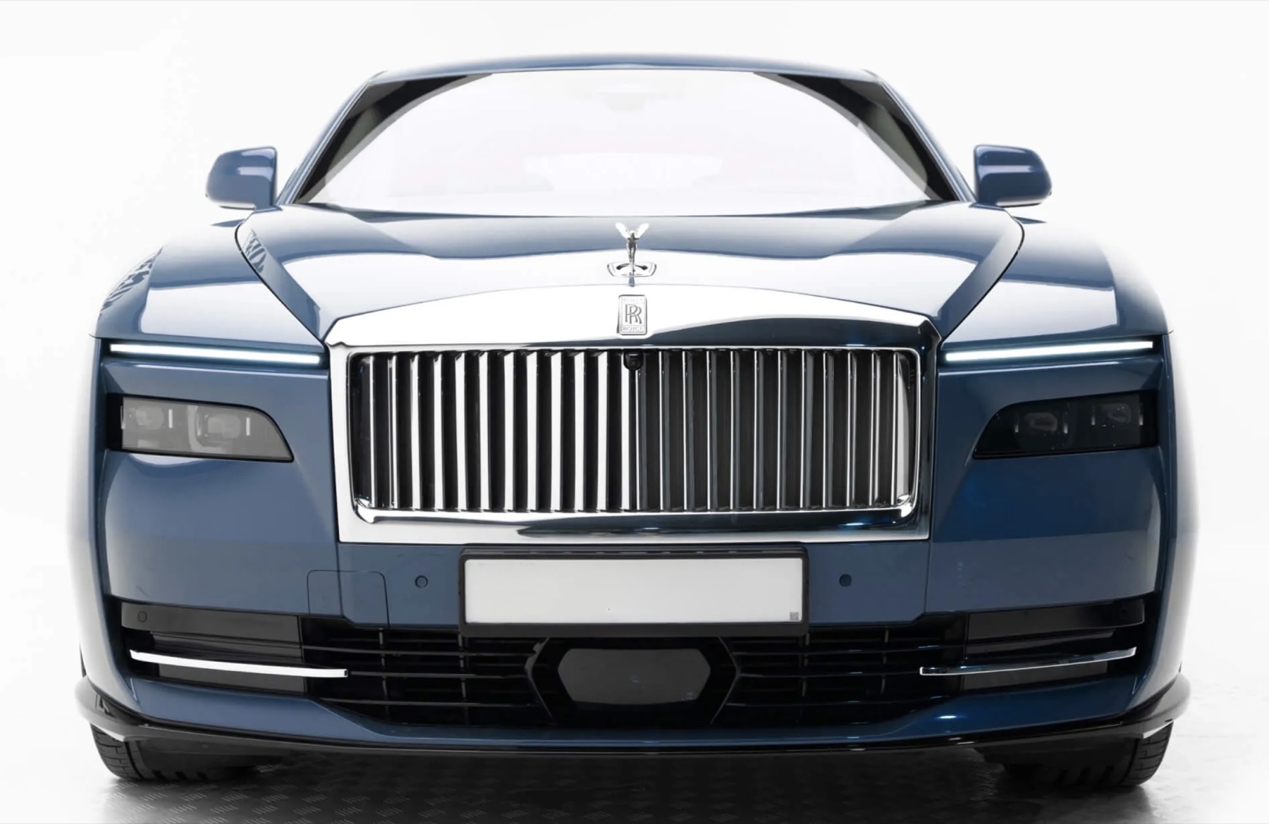 Rolls-Royce Spectre front view