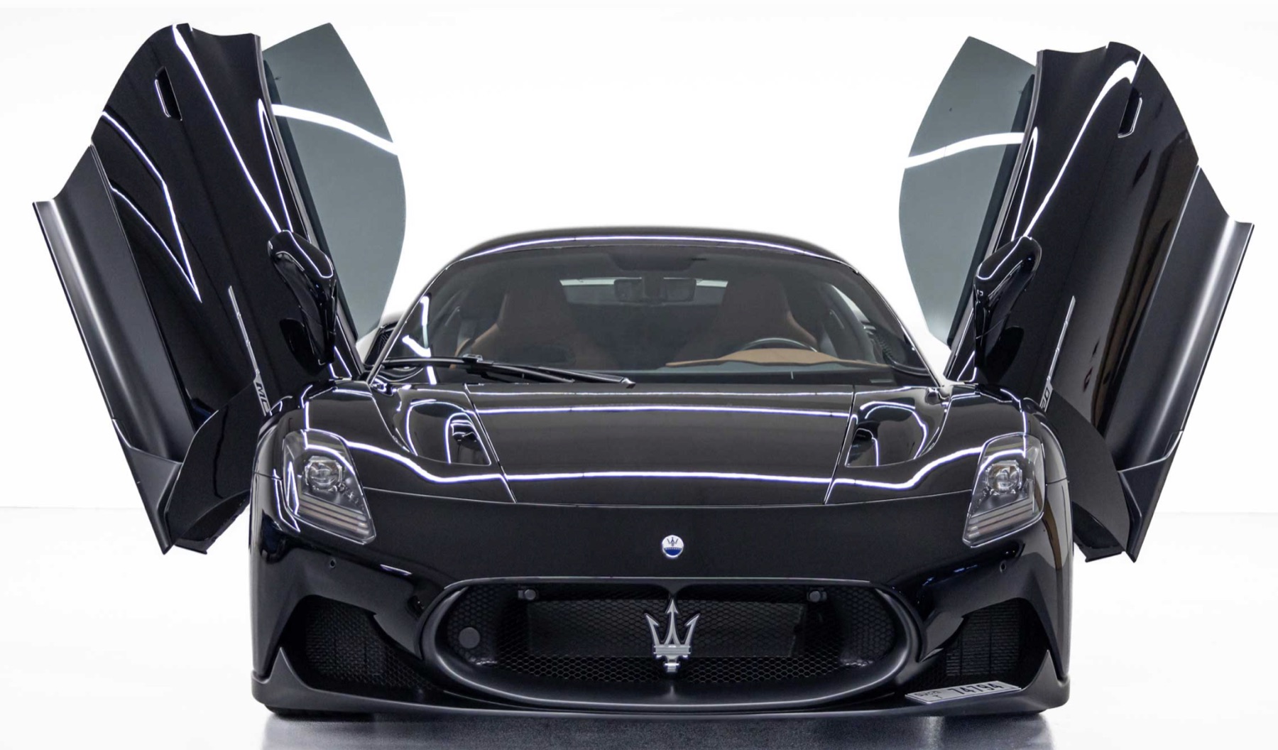Maserati MC20 butterfly doors