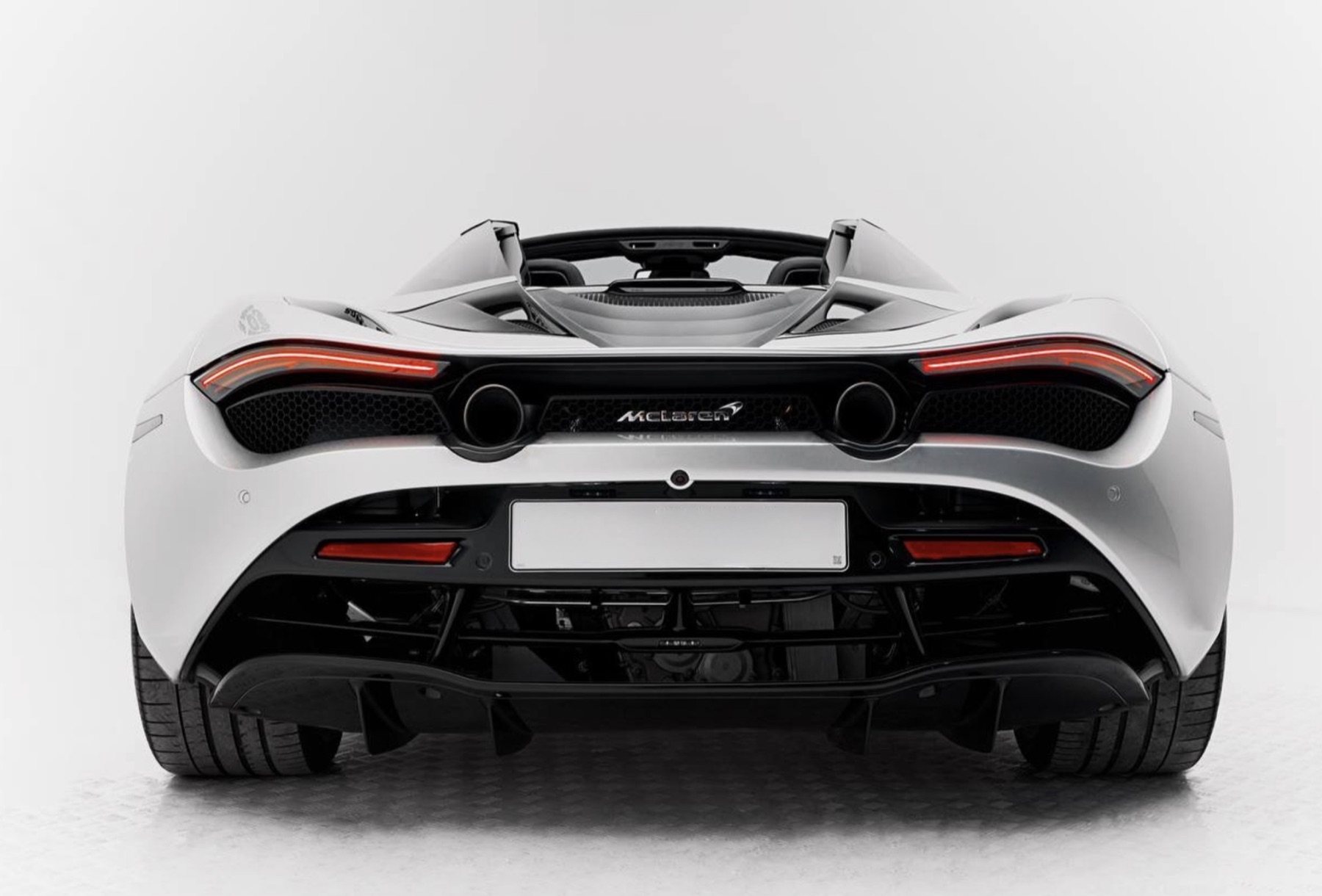 McLaren 720S hood detail