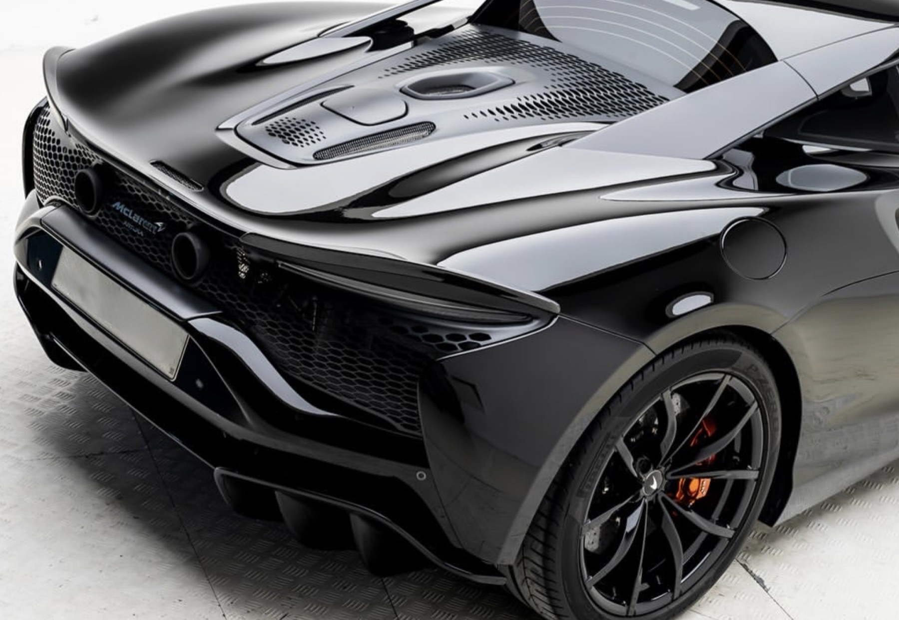 McLaren Artura side view