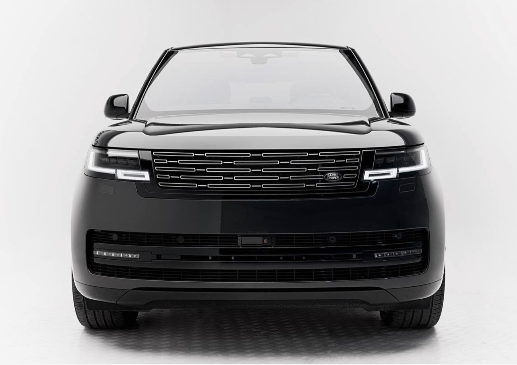 Range Rover Vogue V8 rear view