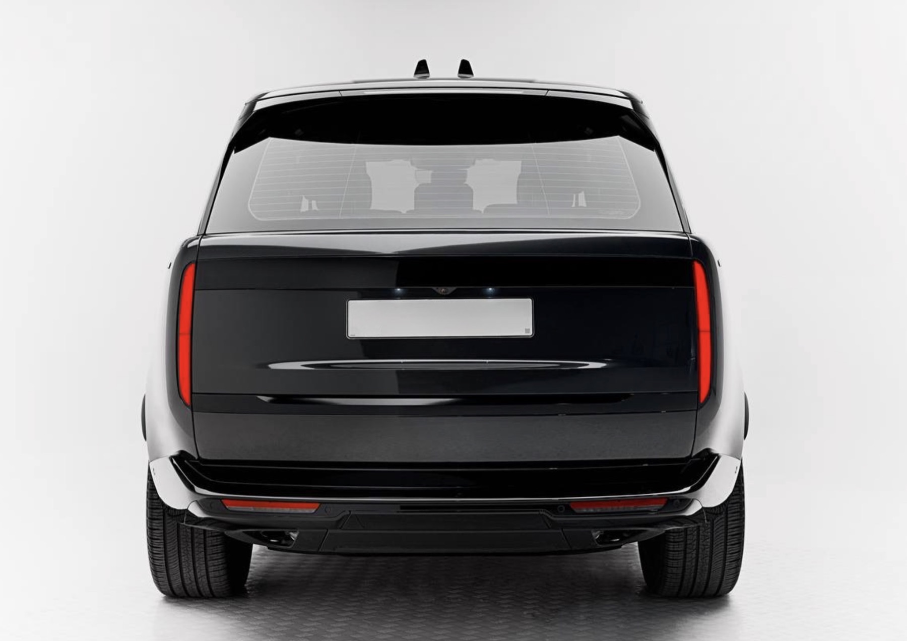 Range Rover Vogue V8 side profile view