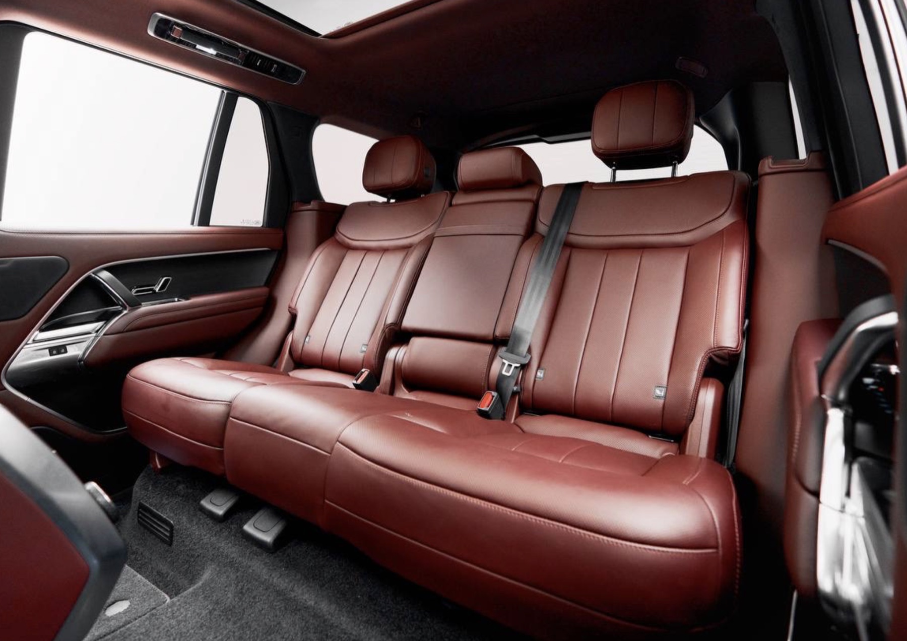 Range Rover Vogue side profile view